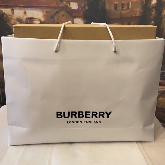 **SOLD** BURBERRY 🖤 - Picture 14 of 16